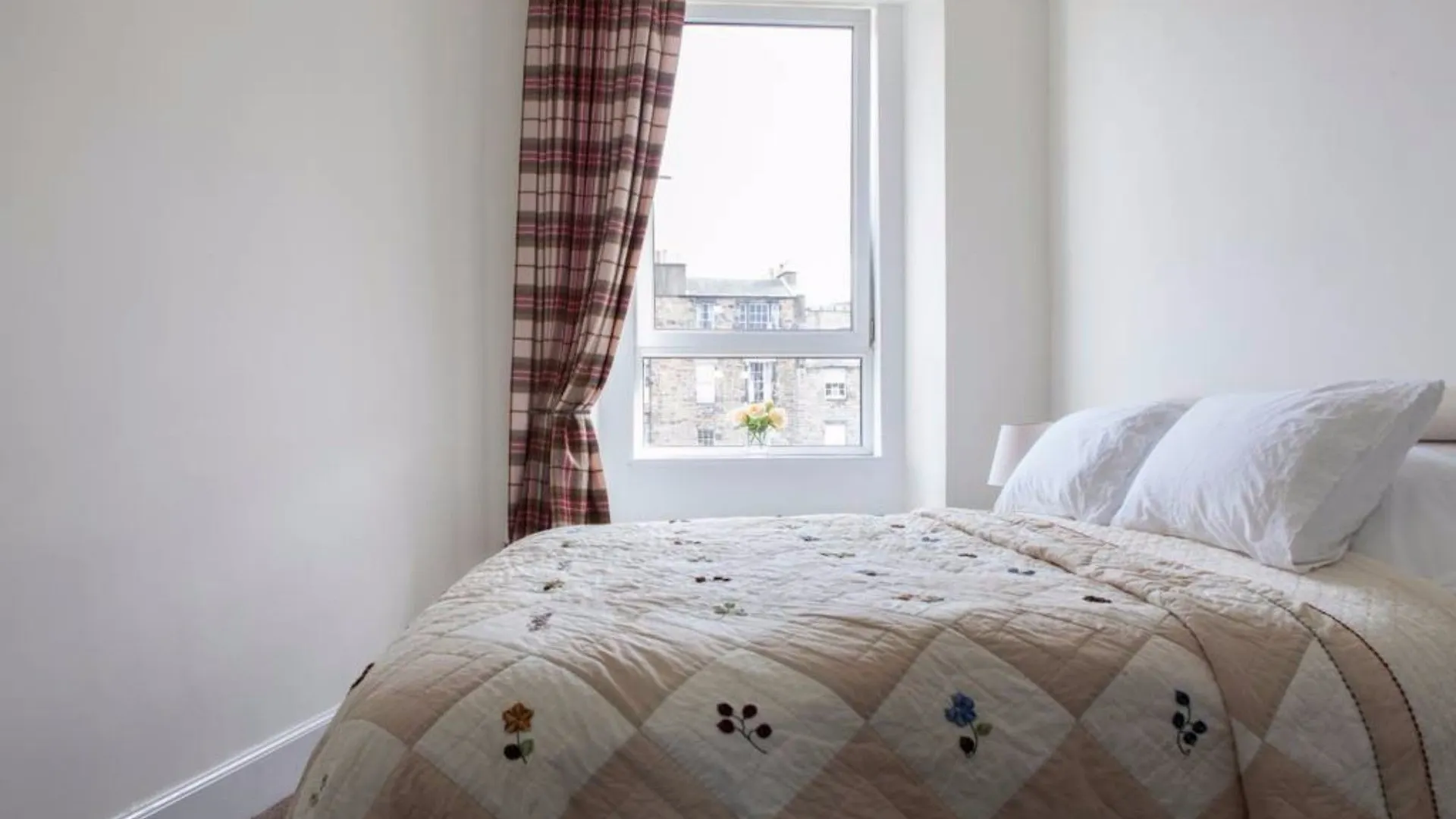 1 Bedroom Apartment In Edinburgh'S New Town
